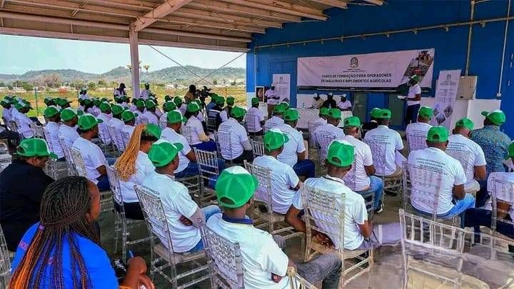 CURSO PARA OPERADORES DE MÁQUINAS E IMPLEMENTOS AGRÍCOLAS ABERTO EM LUANDA 