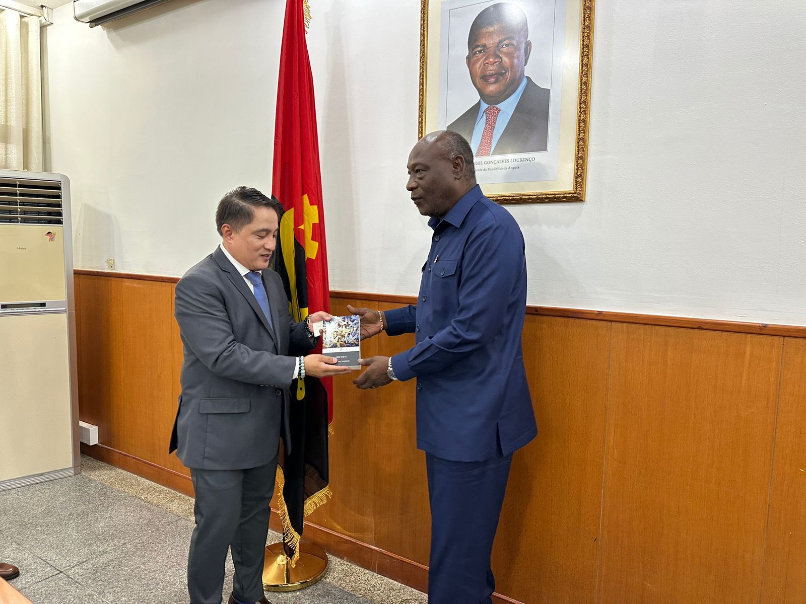 EMBAIXADOR DAS FILIPINAS MOSTRA INTERESSE EM COOPERAR COM ANGOLA NO DOMÍNIO DA AGRICULTURA