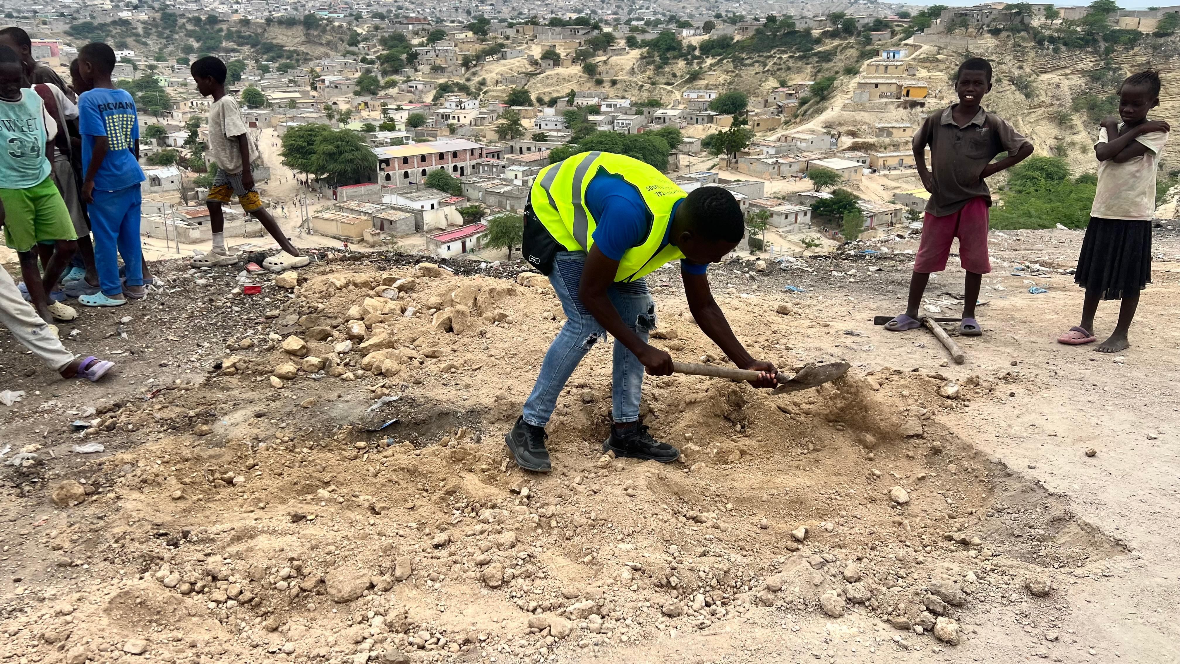 MINAMB PROMOVE AUTO-CONSTRUÇÃO DE LATRINAS NA PROVÍNCIA DE BENGUELA.