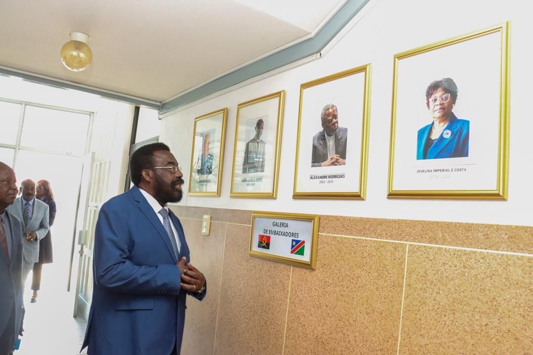 Embaixador Pedro Mutindi efectuou uma visita de cortesia a convite do Antigo Presidente da República da Namíbia, Nangolo Mbumba.