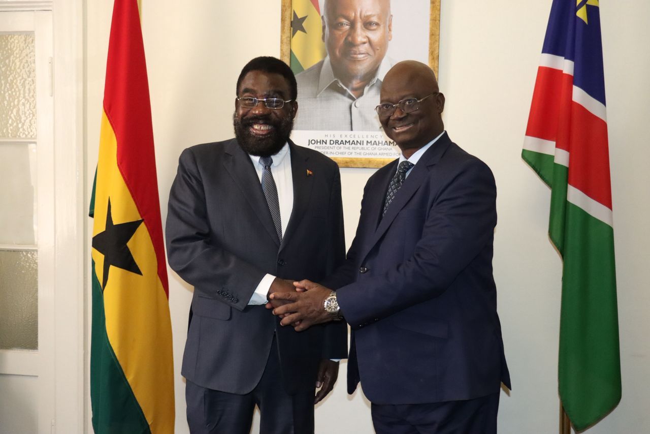 Embaixador Mutindi fala sobre cooperação entre Angola e Gana com o seu homólogo ganês, Yakubu Alhassan