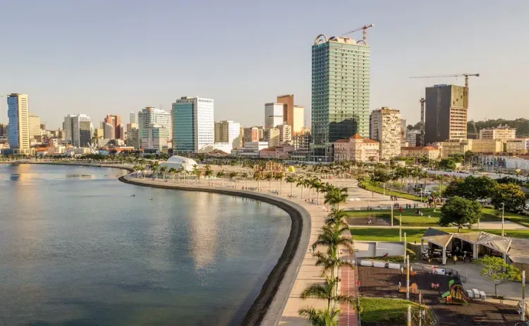 Luanda- Vista da cidade à beira-mar